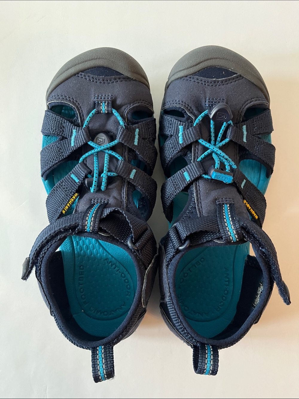 Boys’ Keen Kids Seacamp II CNX Closed Toe Sandals in Navy and Teal Size 3